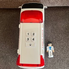 救急車 おもちゃ 大型 音 光あり リアル仕様 男の子 人の画像