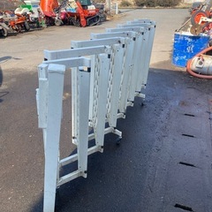  アルミ ゲート 幅3.0m 伸縮ゲー ト 門扉 自立 目隠し鍵なしの画像