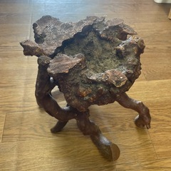 H　花瓶と花台の画像