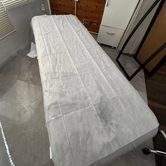 サロン使用💆‍♀️ベッドカバーとキャスター付き椅子の画像