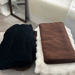 サロン使用💆‍♀️ベッドカバーとキャスター付き椅子の画像