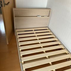 白いスノコベッドの画像