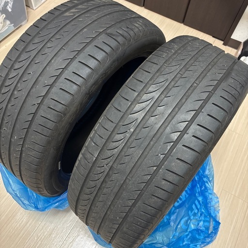 ピレリ　パワジー　225/45R18     バリ溝2本