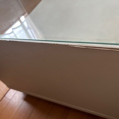 ガラスつきテーブルの画像
