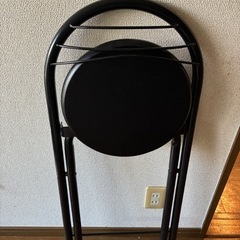 【300円】折りたたみ椅子（ブラック）コンパクト収納・キッチンや来客用に！の画像