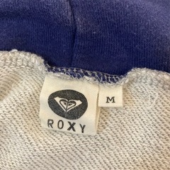 ROXY フード付きグレーパーカー Mサイズの画像