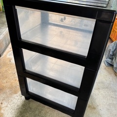 3段クリアケース棚の画像