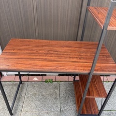 机と椅子セットの画像