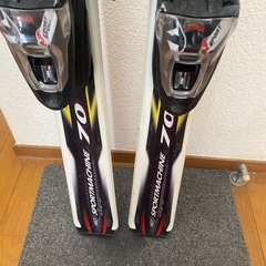 スキー板、ストックの画像