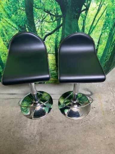 【超美品】カウンタ－チェア　昇降式　ブラック　2脚セット　 ⭐️複数のサイトに出品しております。売り切れてる可能性がある為、まずは、メッセージ下さい。