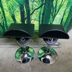【超美品】カウンタ－チェア　昇降式　ブラック　2脚セット　 ⭐️複数のサイトに出品しております。売り切れてる可能性がある為、まずは、メッセージ下さい。の画像