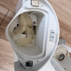 AQUAのコードレススティッククリーナー（ジャンク品）の画像