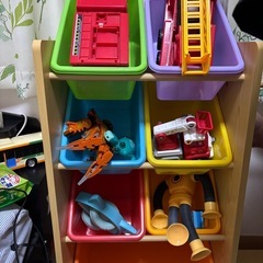おもちゃ収納棚の画像