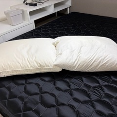 ダブルマットレス＋IKEA枕2個＋掛け布団セット（すぐ使えます）の画像