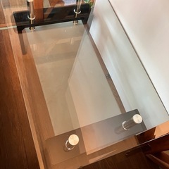 ガラステーブルの画像