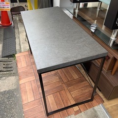 パソコンデスクの画像