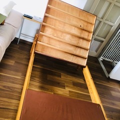 木のベッドフレーム
の画像