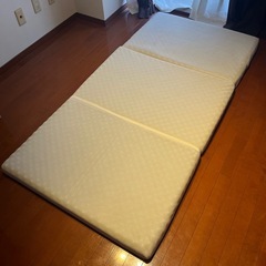 ニトリ　シングルマットレス　三つ折りの画像