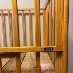 カトージ KATOJIハイシートベビーベッドナチュラル レギュラーサイズの画像