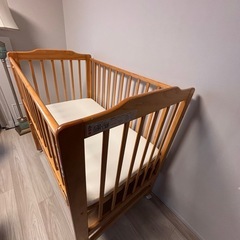 カトージ KATOJIハイシートベビーベッドナチュラル レギュラーサイズの画像