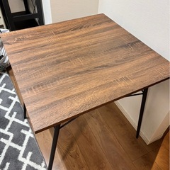 ダイニングテーブルの画像