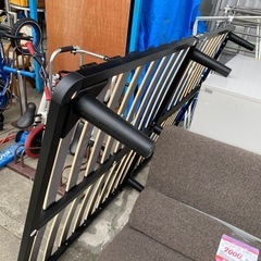 セミダブルベッドフレームの画像