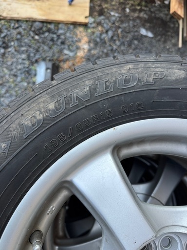 【取引中】ダンロップ スタッドレス　195/65R15　タイヤホイールセット 5穴マルチ