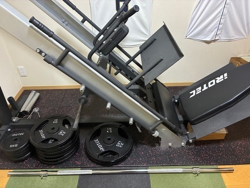 アイロテックレッグプレス兼スクワット
マシン➕プレート120Kg➕バーベル　すぐ使えます