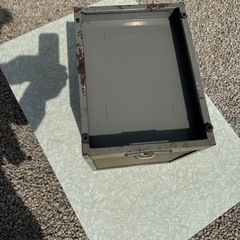 スチール小物入れの画像