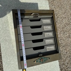 スチール小物入れの画像