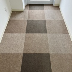 タイルカーペット3色の画像