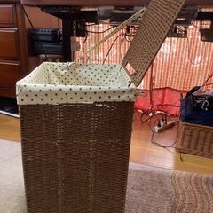 【美品】衣装かごキャスター付の画像