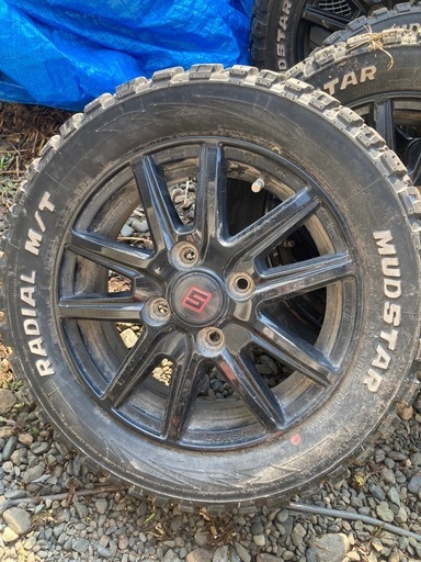 13インチ マッドタイヤ ホイール付き 4本セット
  アゲトラに