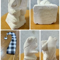 カラフルな旗付きカエルの アジアン 石像の画像