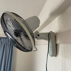 壁掛け扇風機の画像