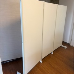 3面パーテーションの画像