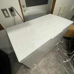 テンポス 282L 冷凍ストッカー TBCF-282-RH 上蓋固定不良 (1104DH)7CC-13【中古】の画像