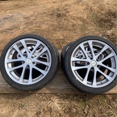 19インチのタイヤとアルミホイルの画像