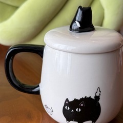 ふた付き・猫ちゃんが可愛いマグカップの画像