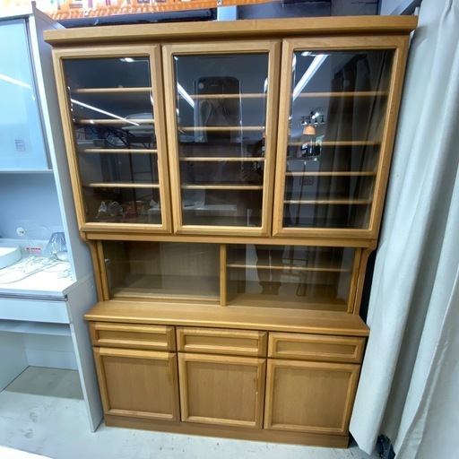 ?中古家具は朝霞市の当店へ‼️　食器棚　ナチュラルウッド　ガラス扉　キッチン　収納家具　幅130　奥45　高195　㎝　朝霞市　リサイ