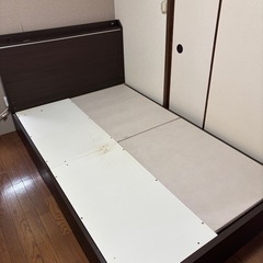 ベッドフレーム　セミダブルの画像