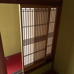 床の間の横の小さい襖の画像
