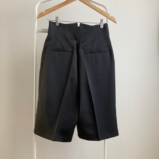 新品　アバハウス　カリテ　サテン　パンツ　ショート　ハーフパンツ　M 38 黒
