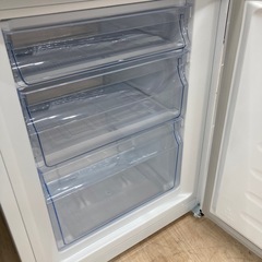 【1年の動作保証付き】Hisenseの2ドア冷蔵庫HR-D1701Wのご紹介ですの画像