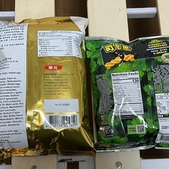 台湾限定 波的多 可樂果 塩味の卵黄風味 ポテトチップス　パクチー　お菓子の画像