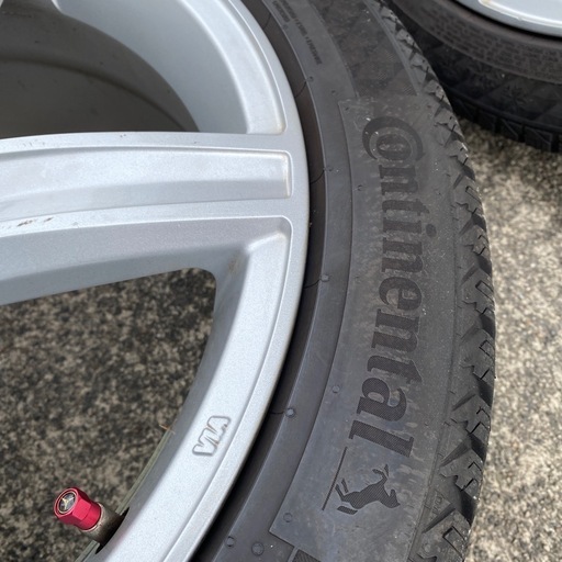 冬用タイヤ225/45/R18コンチネンタル4本セット
