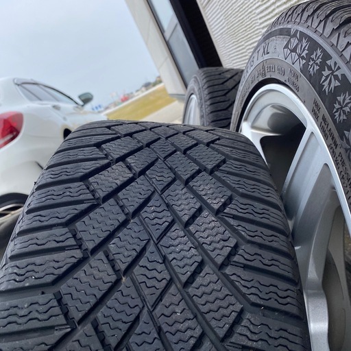 冬用タイヤ225/45/R18コンチネンタル4本セット
