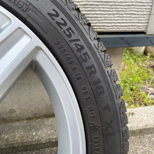 冬用タイヤ225/45/R18コンチネンタル4本セット
