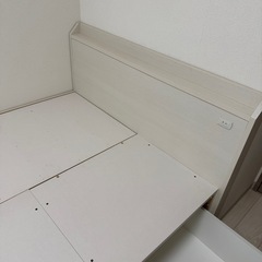 (ニトリ)セミダブルベッドフレーム収納付き ホワイト系 引き出し付きの画像