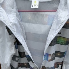 adidas ナイロンパーカーの画像